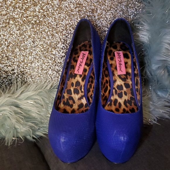 Betsy Johnson - Picture 3 of 6